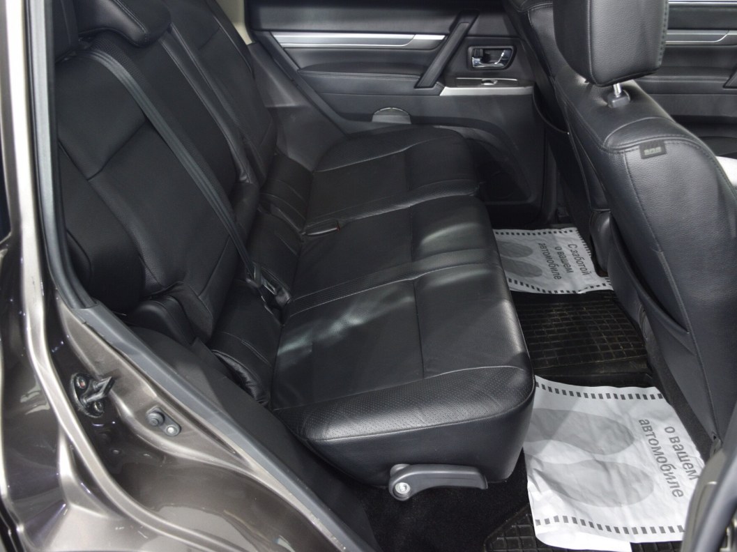 Mitsubishi Pajero Ultimate S72 3.2 АКПП, 2013 фото 13