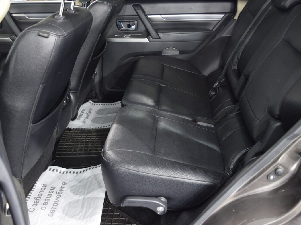 Mitsubishi Pajero Ultimate S72 3.2 АКПП, 2013 фото 14