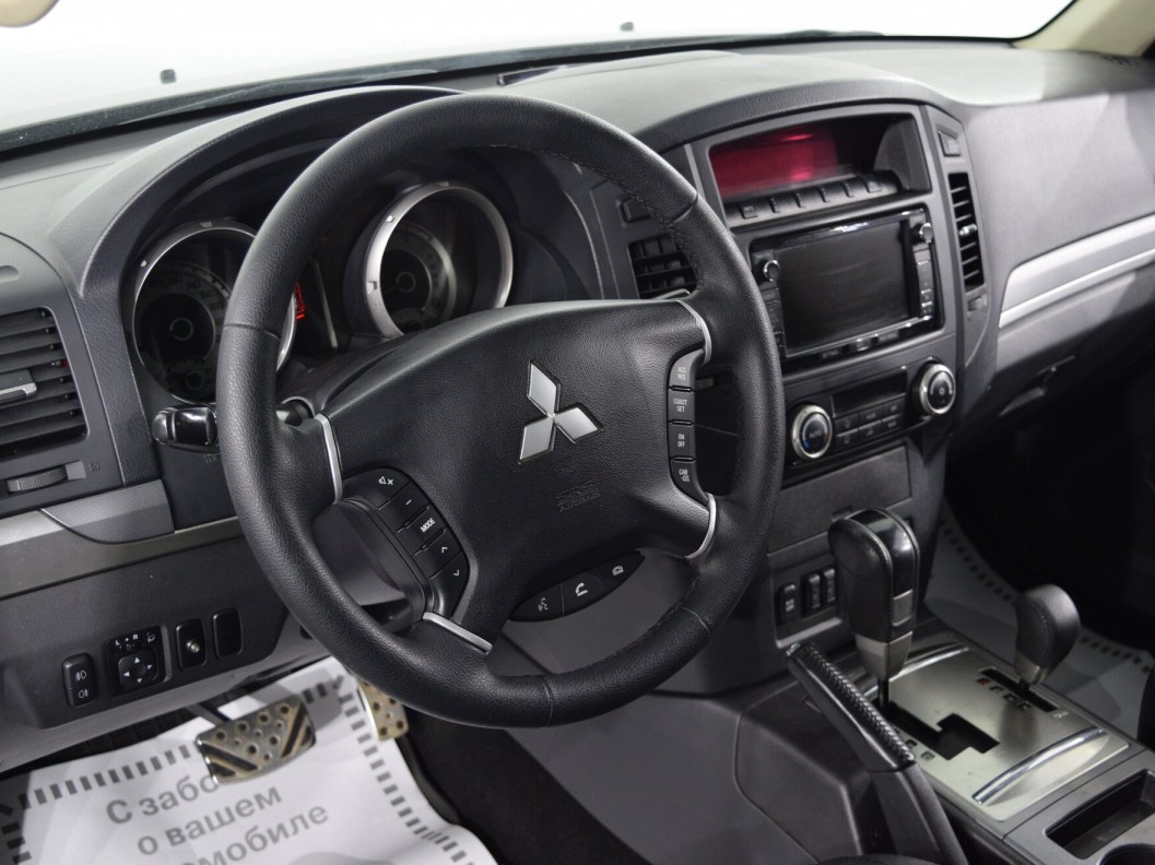 Mitsubishi Pajero Ultimate S72 3.2 АКПП, 2013 фото 21