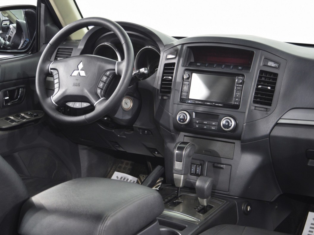 Mitsubishi Pajero Ultimate S72 3.2 АКПП, 2013 фото 23