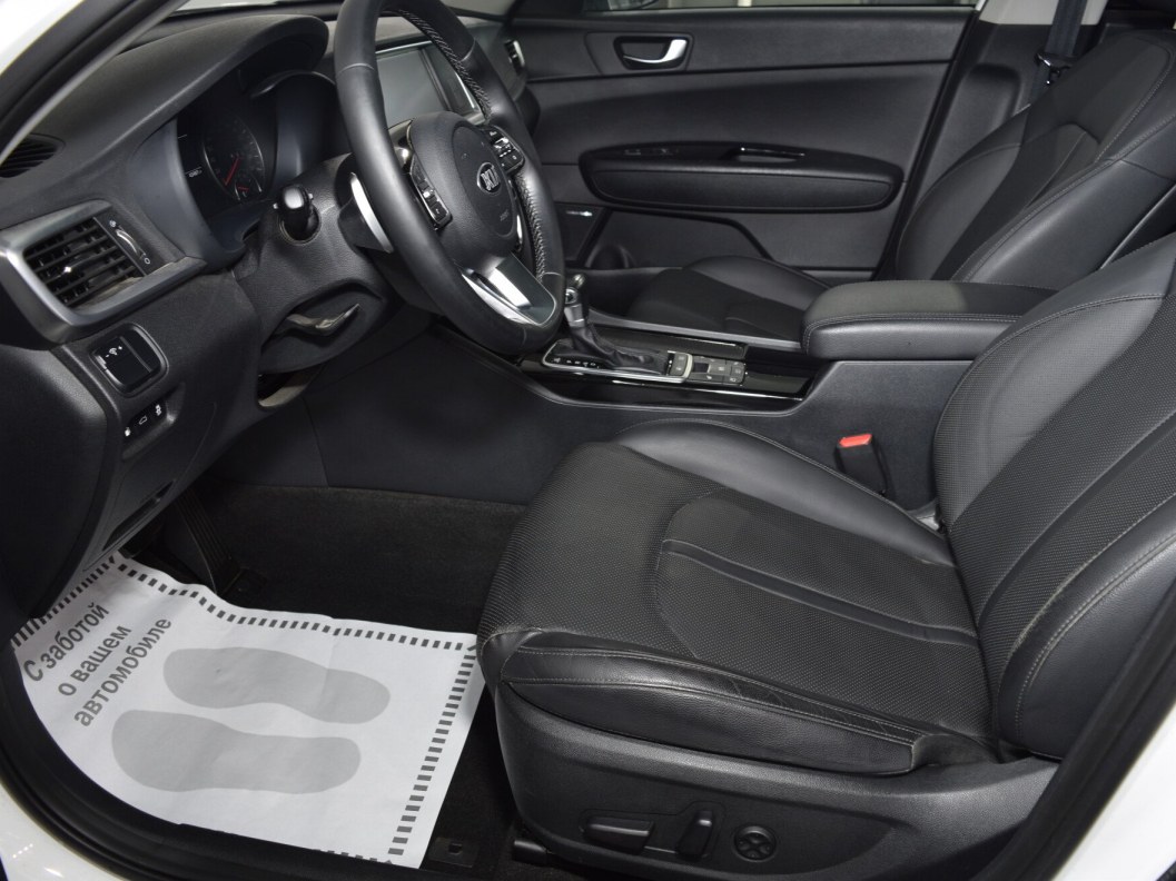 Kia Optima Premium 2.0 АКПП, 2019 фото 9