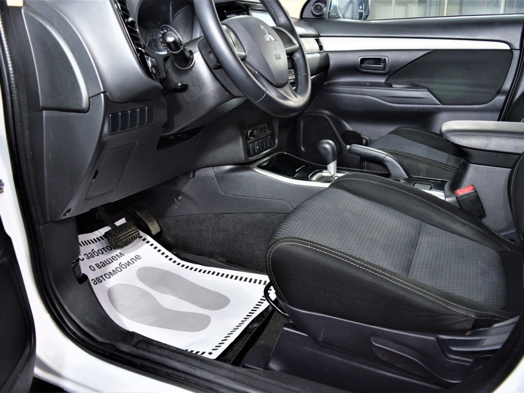 Mitsubishi Outlander Inform S02 2.0 CVT, 2017 фото 9