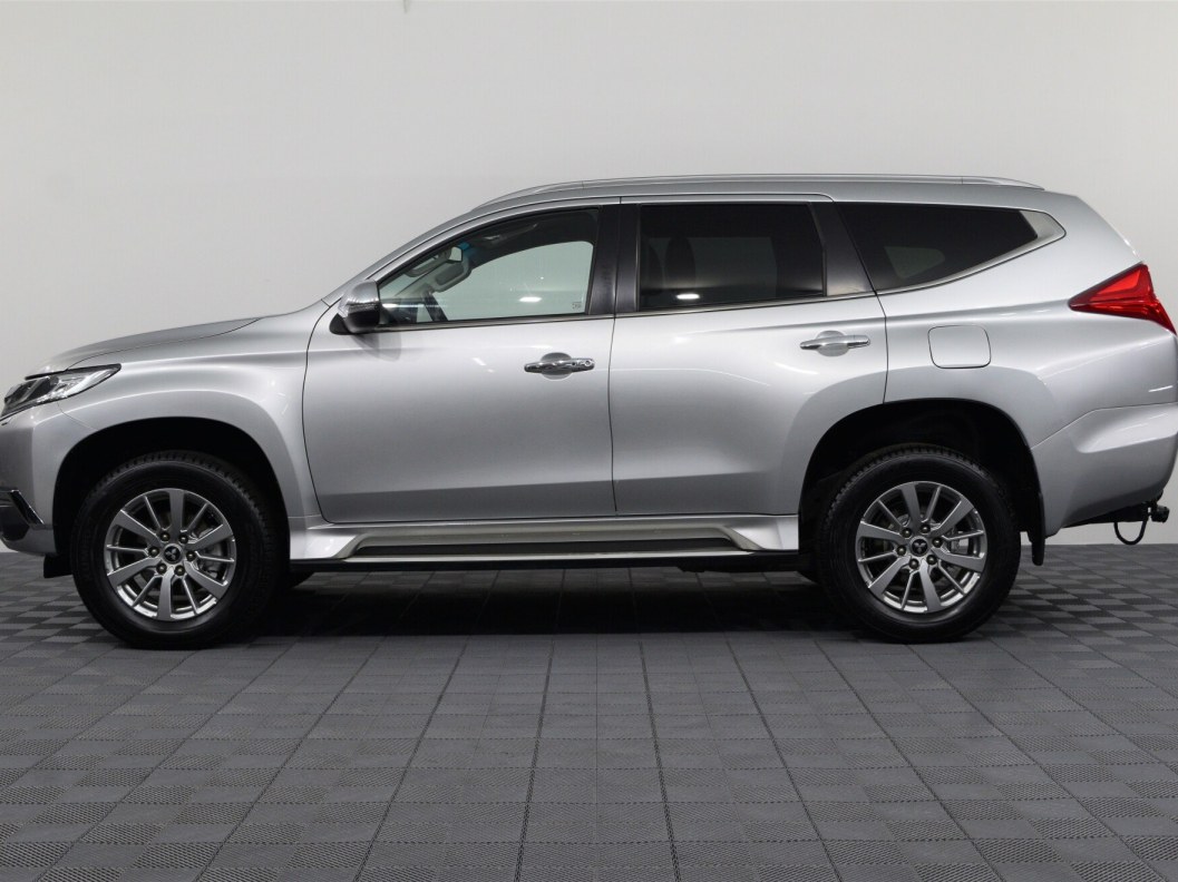 Mitsubishi Pajero Sport 2.4 МКПП, 2017 фото 5