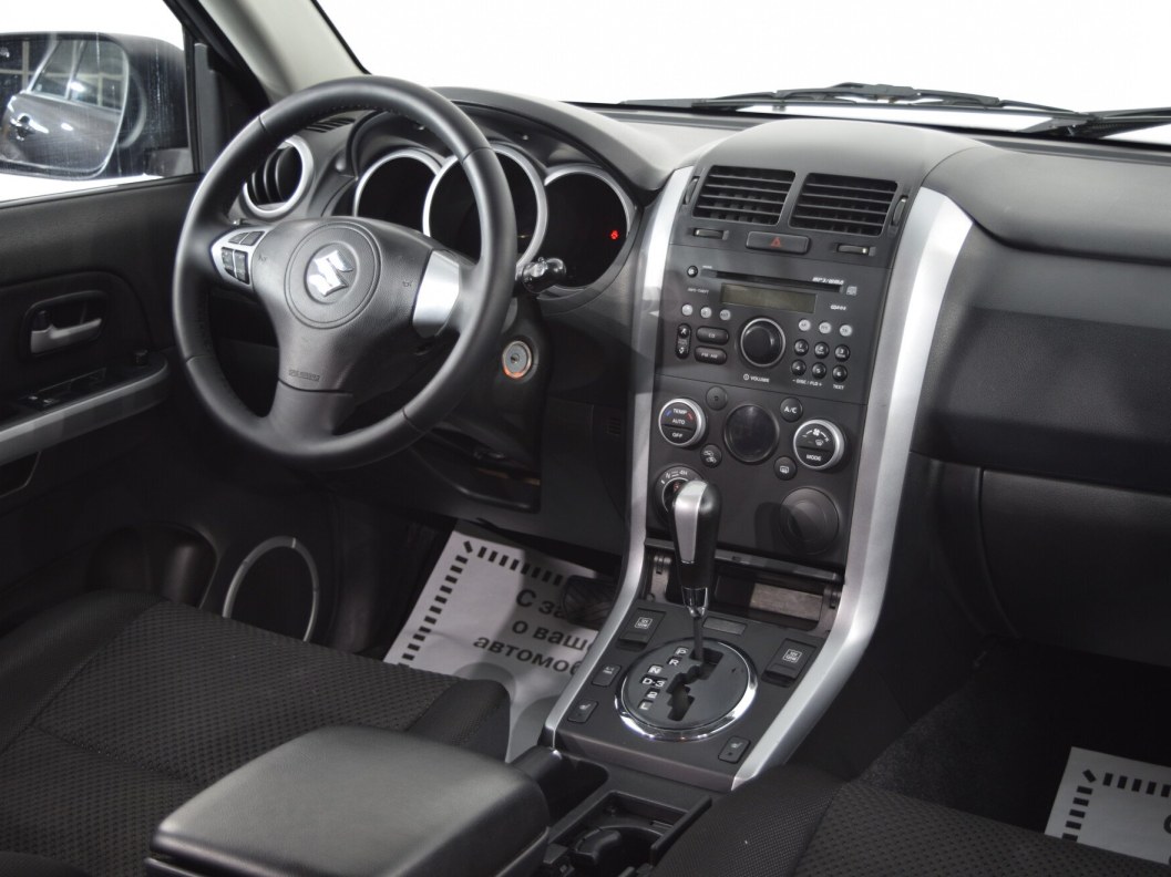 Suzuki Grand Vitara 2.0 АКПП, 2011 фото 17