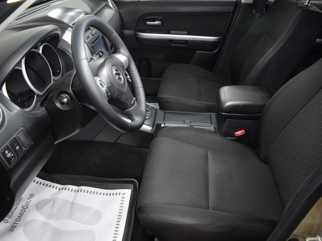 Suzuki Grand Vitara 2.5 АКПП, 2010 фото 9
