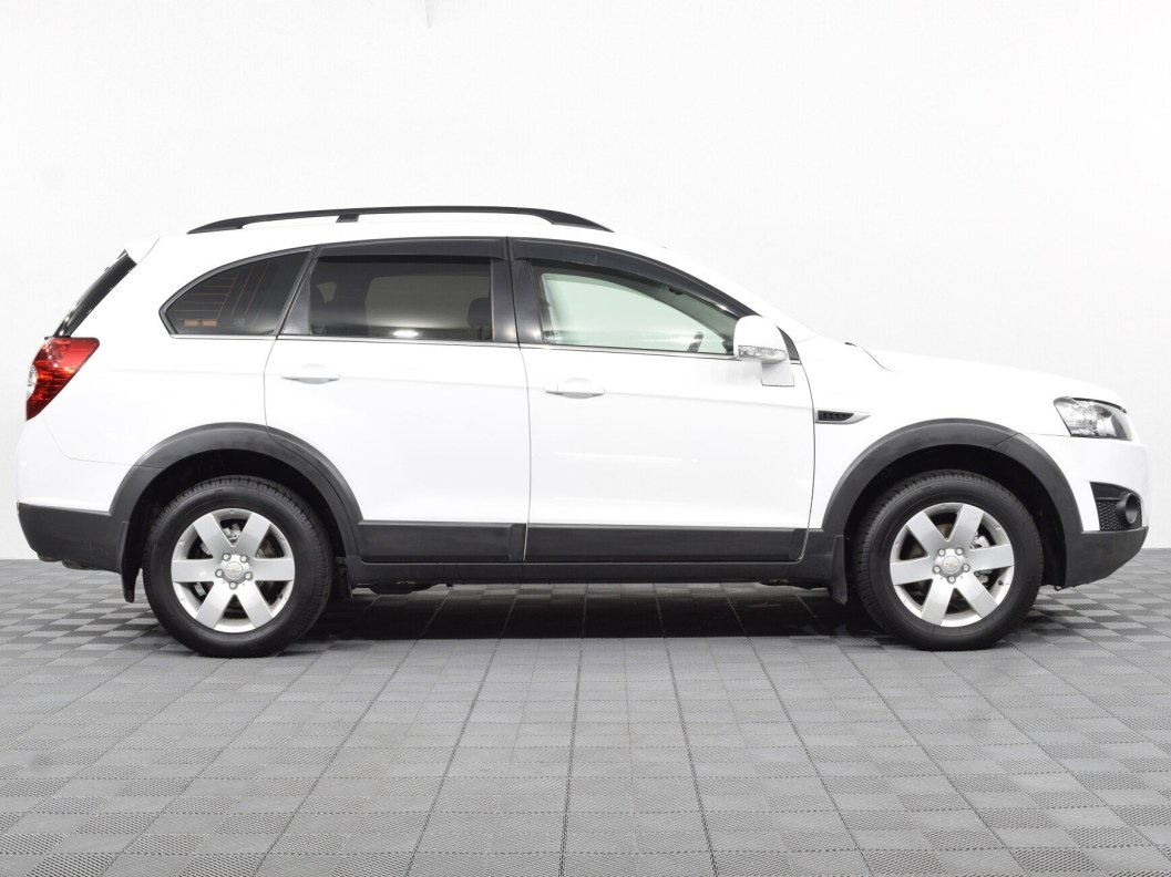 Chevrolet Captiva LT 2.4 АКПП, 2012 фото 4