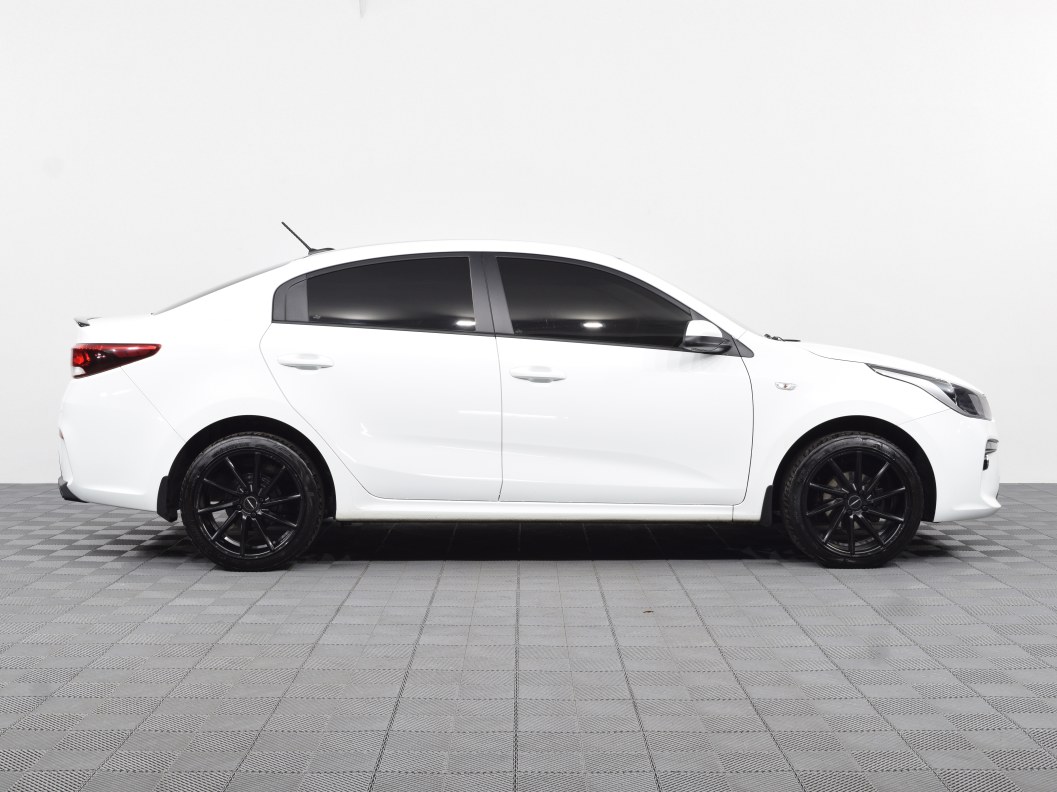 Kia Rio Prestige 1.6 АКПП, 2018 фото 4