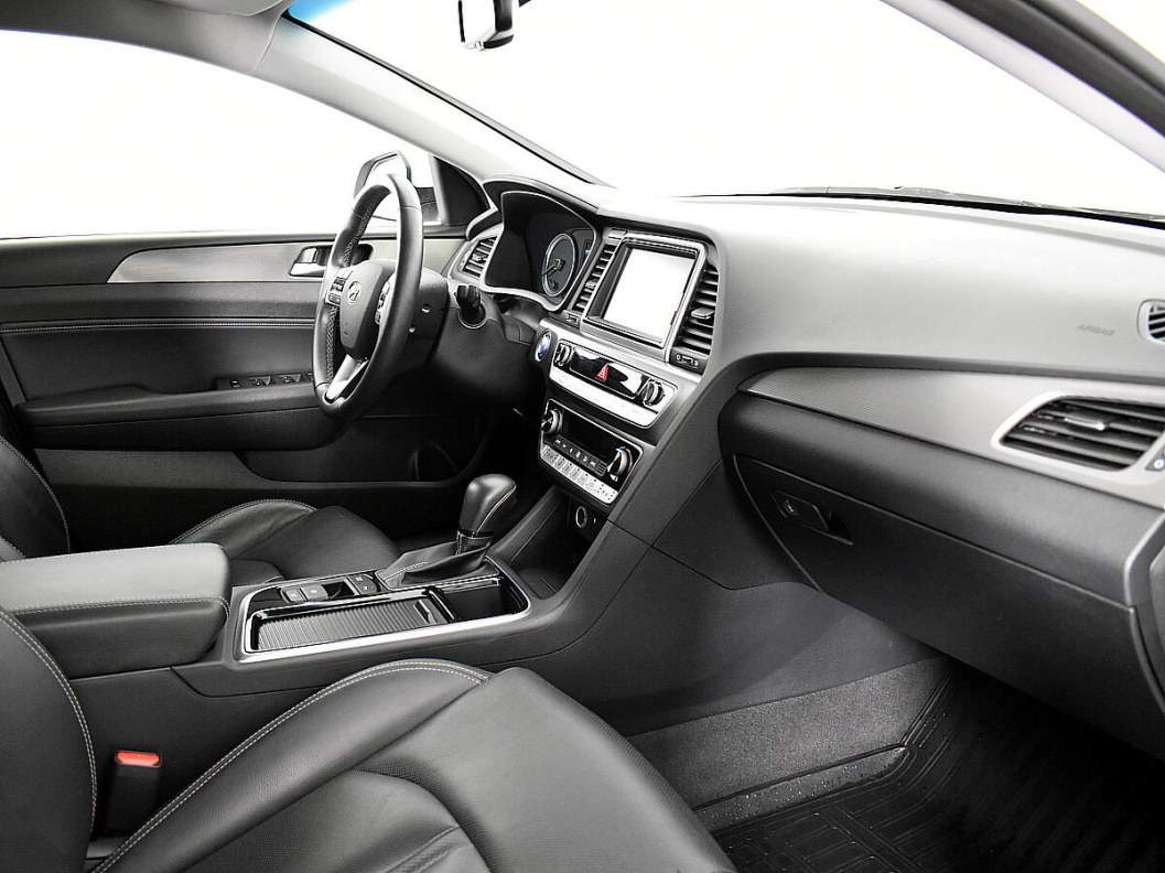 Hyundai Sonata Lifestyle 2.4 АКПП, 2017 фото 9