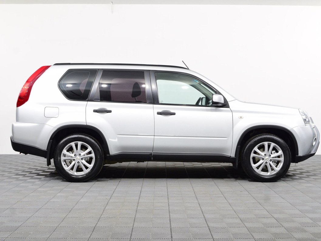 Nissan X-Trail 2.0 МКПП, 2011 фото 4