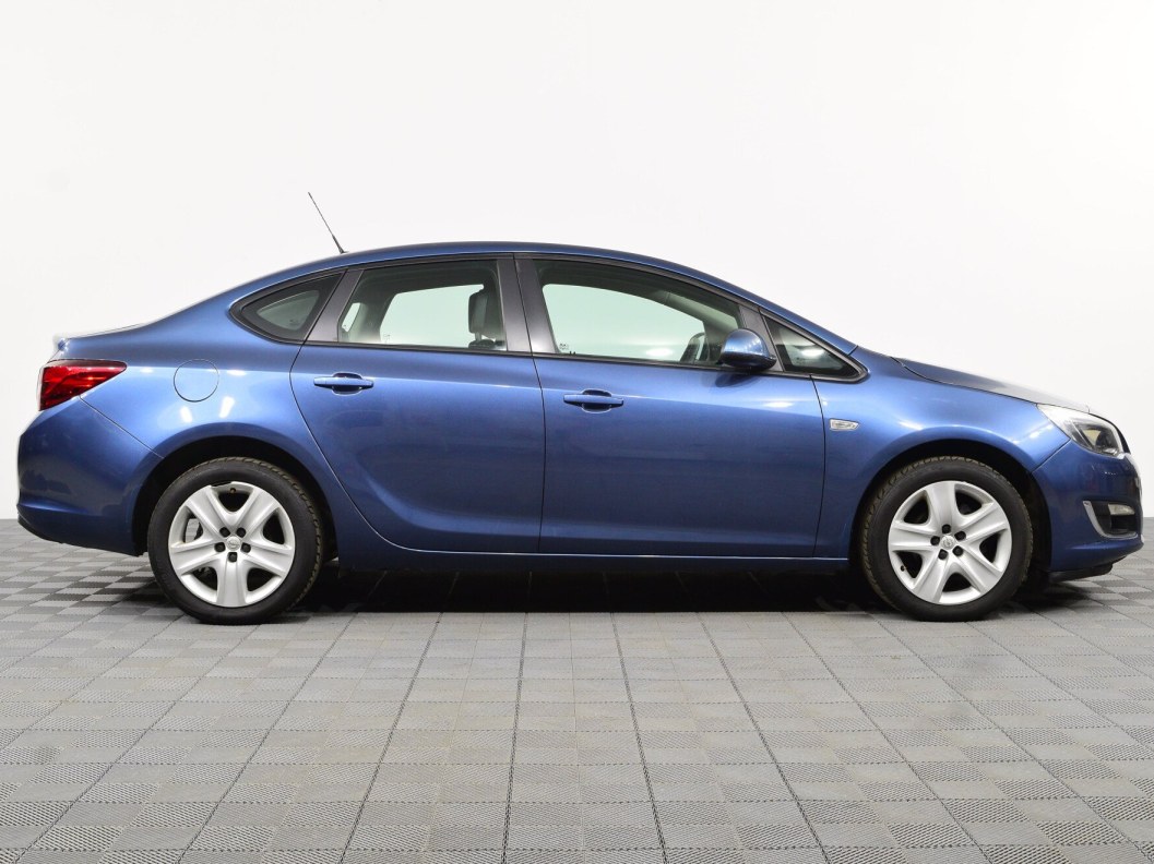 Opel Astra Cosmo 1.6 АКПП, 2013 фото 4