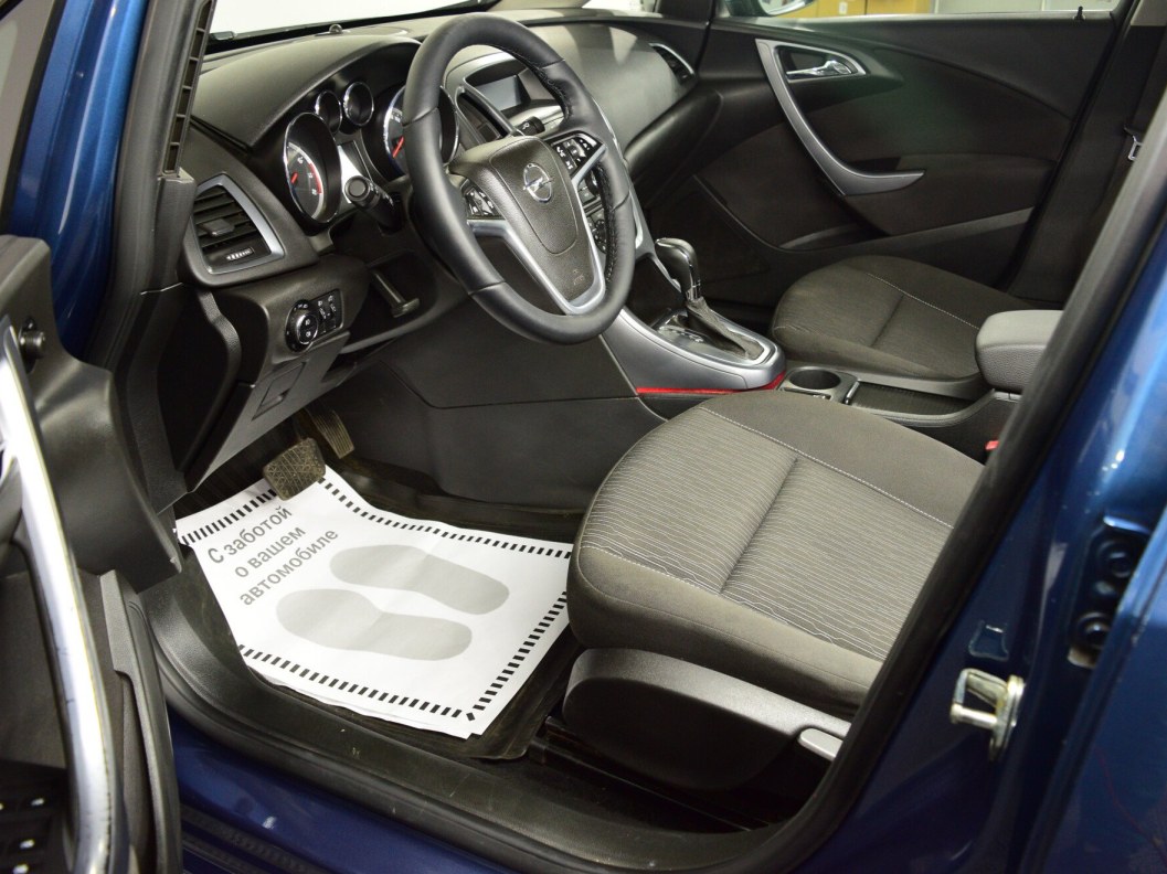 Opel Astra Cosmo 1.6 АКПП, 2013 фото 8