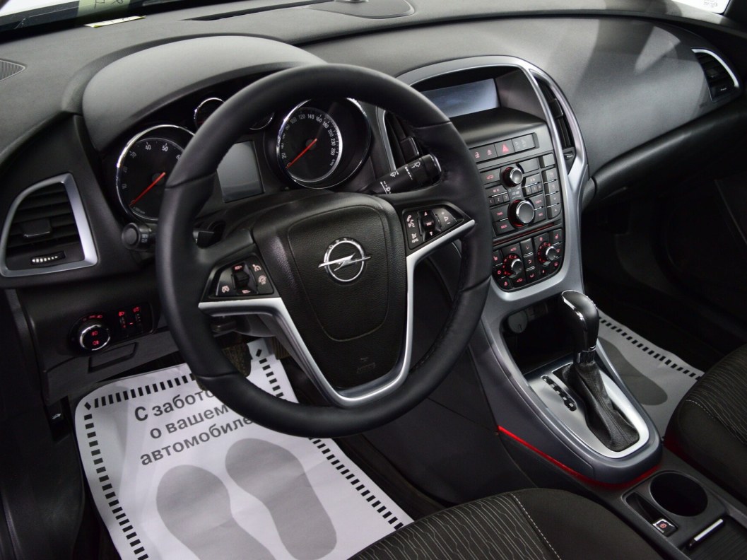 Opel Astra Cosmo 1.6 АКПП, 2013 фото 13
