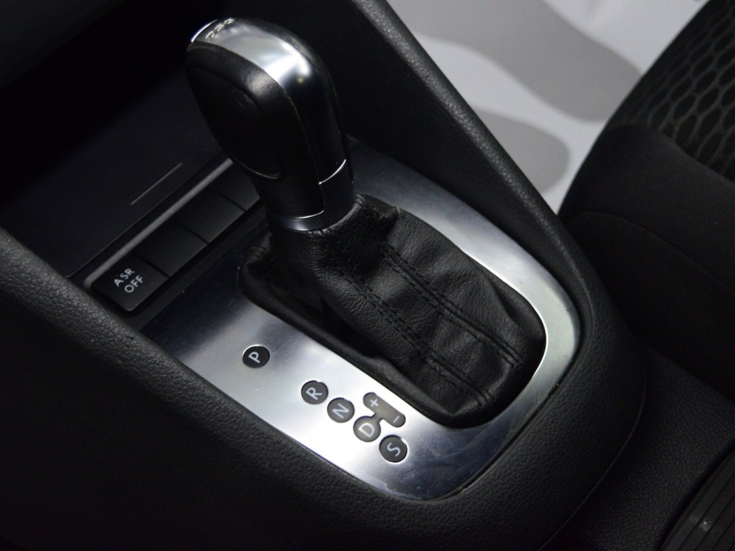 Volkswagen Golf Trendline 1.4 DSG, 2012 фото 18