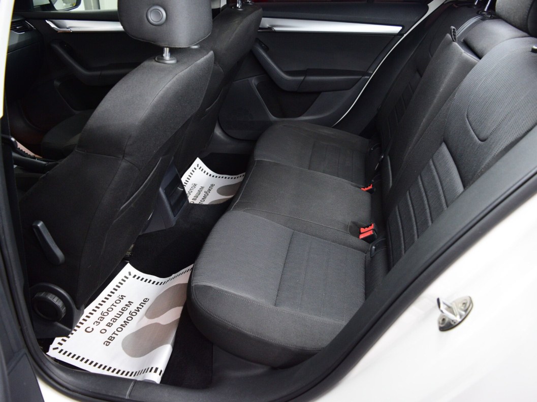 Skoda Octavia Ambition 1.8 DSG, 2015 фото 13