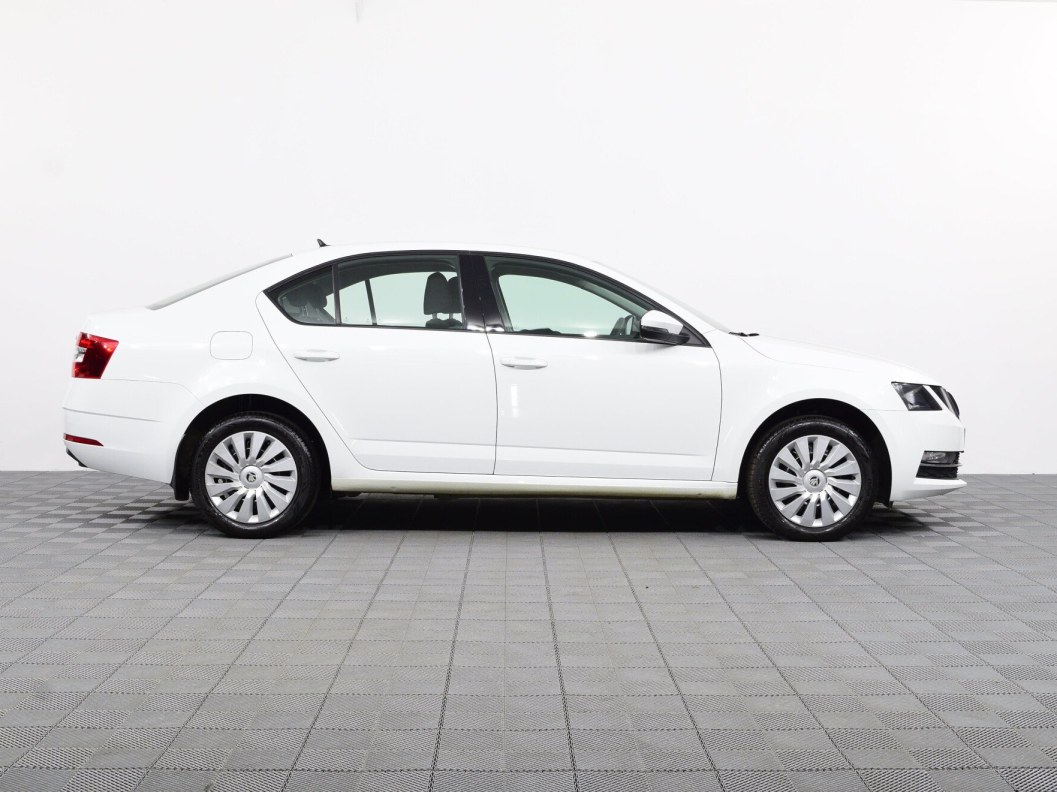 Skoda Octavia Ambition 1.6 АКПП, 2018 фото 4