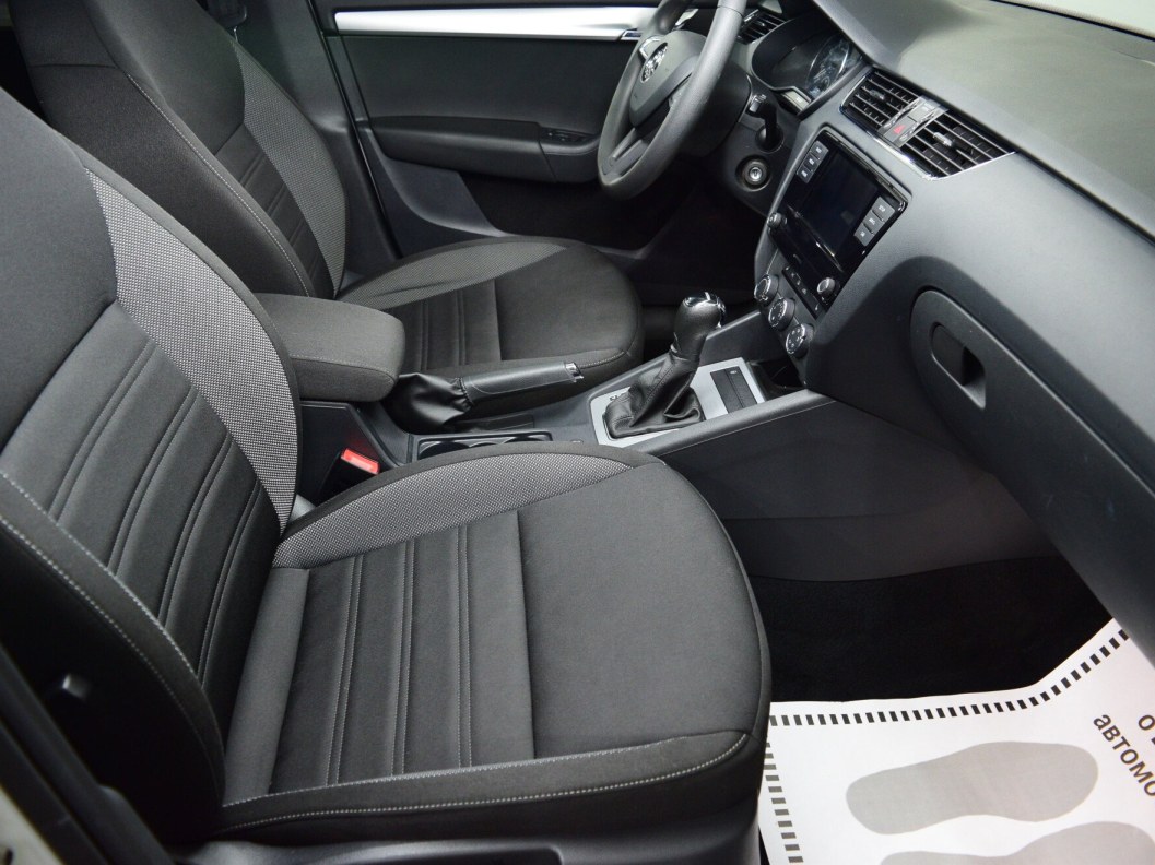 Skoda Octavia Ambition 1.6 АКПП, 2018 фото 11