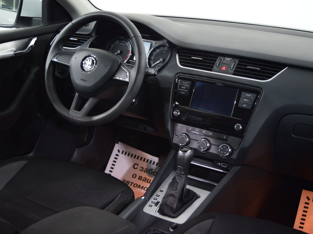 Skoda Octavia Ambition 1.6 АКПП, 2018 фото 18