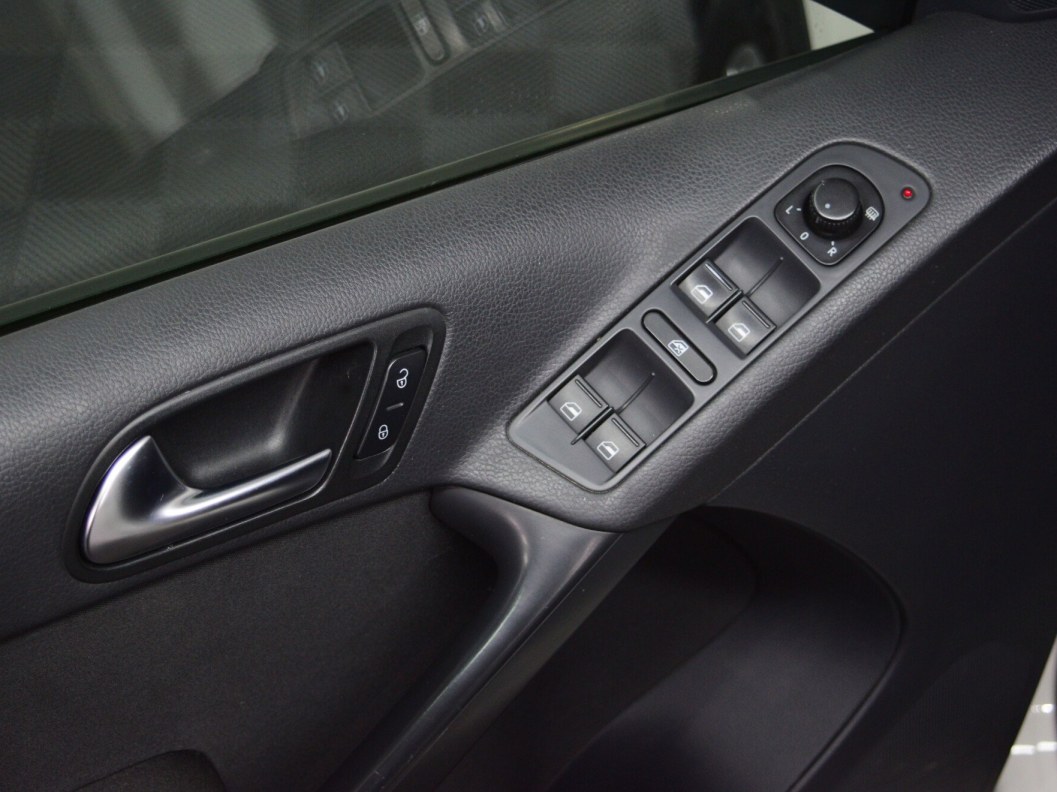 Volkswagen Tiguan CLUB 2.0 АКПП, 2012 фото 14