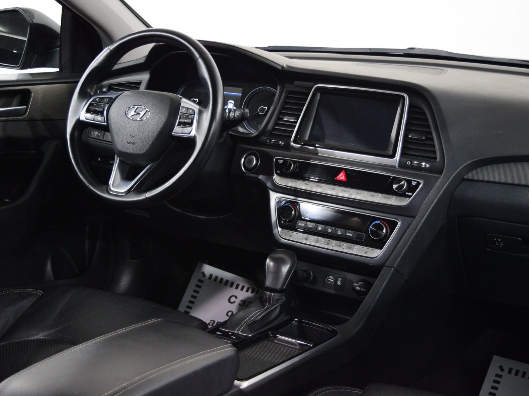 Hyundai Sonata Lifestyle 2.4 АКПП, 2017 фото 18