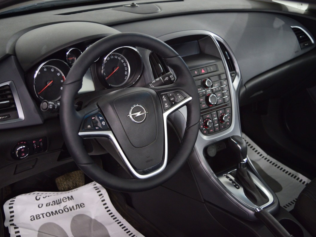 Opel Astra Enjoy 1.4 АКПП, 2013 фото 9