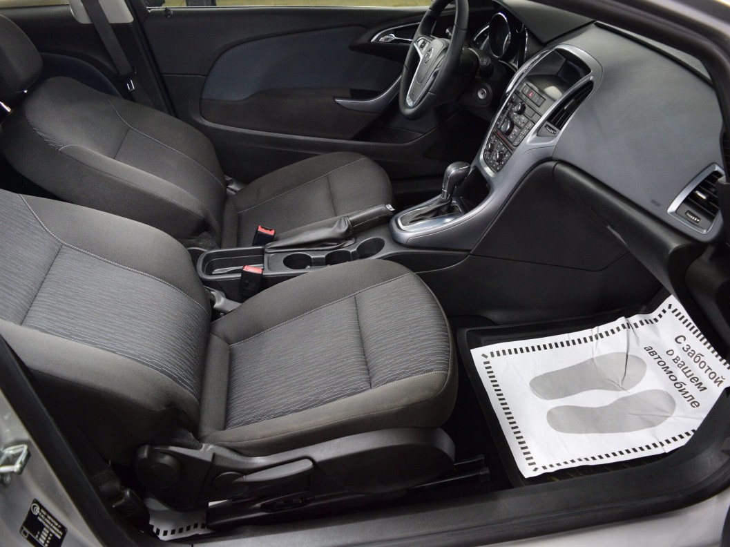 Opel Astra Enjoy 1.4 АКПП, 2013 фото 11