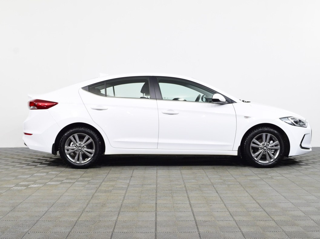 Hyundai Elantra Active 1.6 АКПП, 2018 фото 8