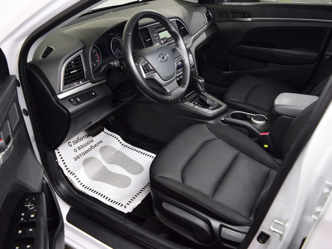 Hyundai Elantra Active 1.6 АКПП, 2018 фото 9