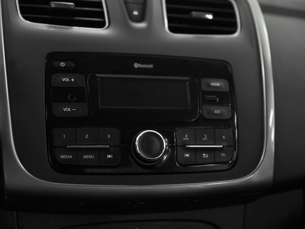 Renault Logan Life 1.6 МКПП, 2022 фото 13
