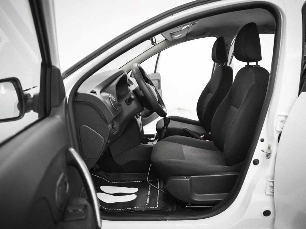 Renault Logan Drive 1.6 МКПП, 2022 фото 5