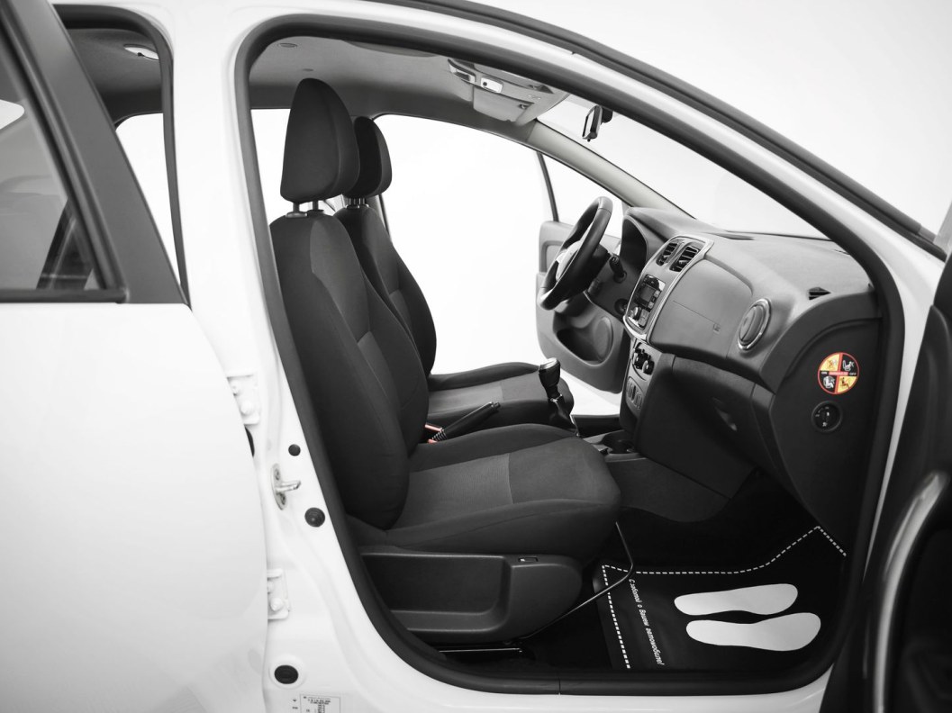 Renault Logan Drive 1.6 МКПП, 2022 фото 9