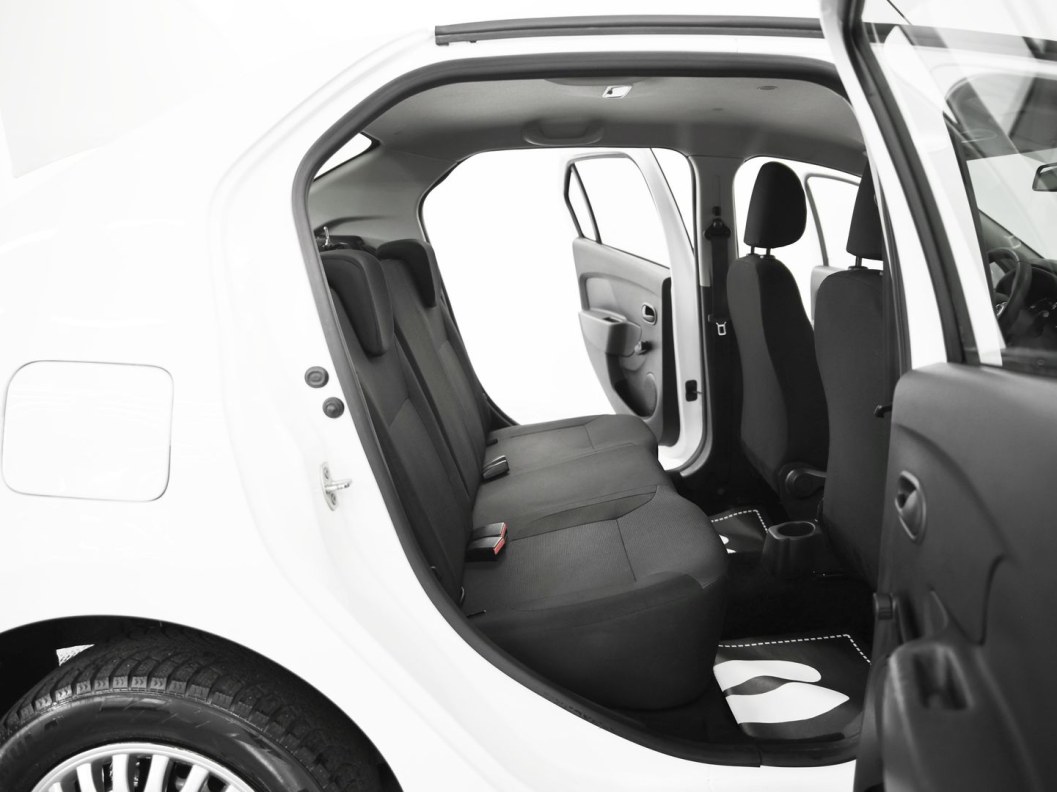 Renault Logan Drive 1.6 МКПП, 2022 фото 11