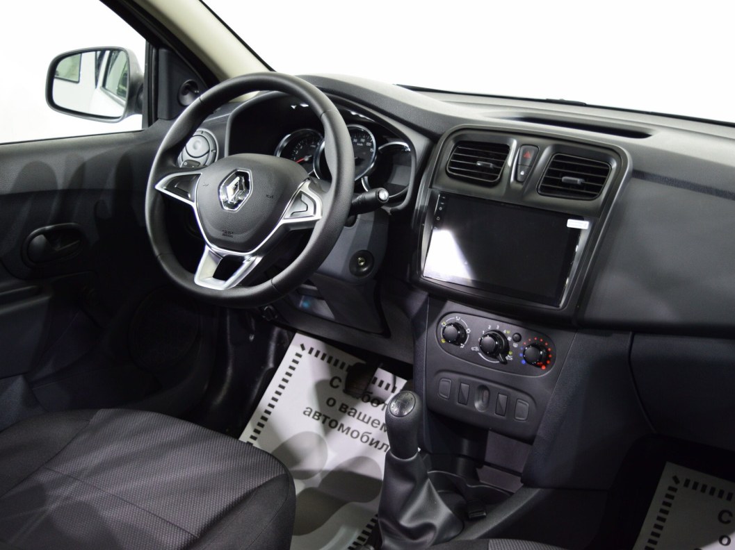 Renault Logan Drive 1.6 МКПП, 2022 фото 11