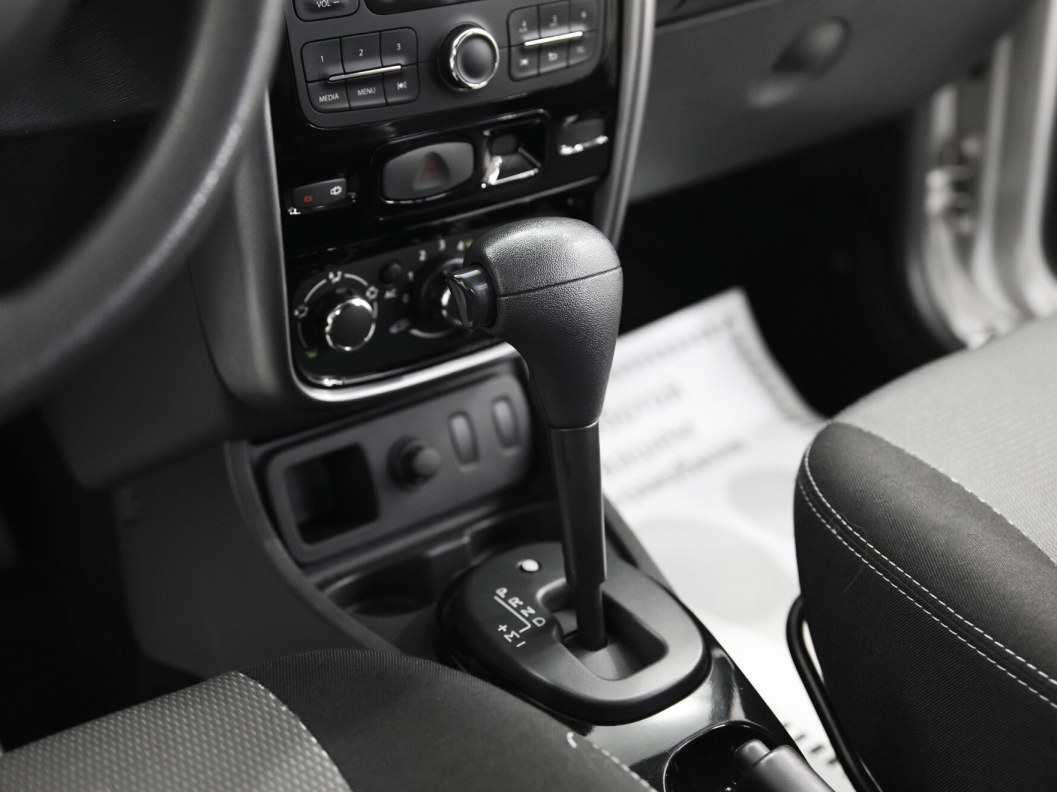 Renault Duster Privilege 2.0 АКПП, 2015 фото 11