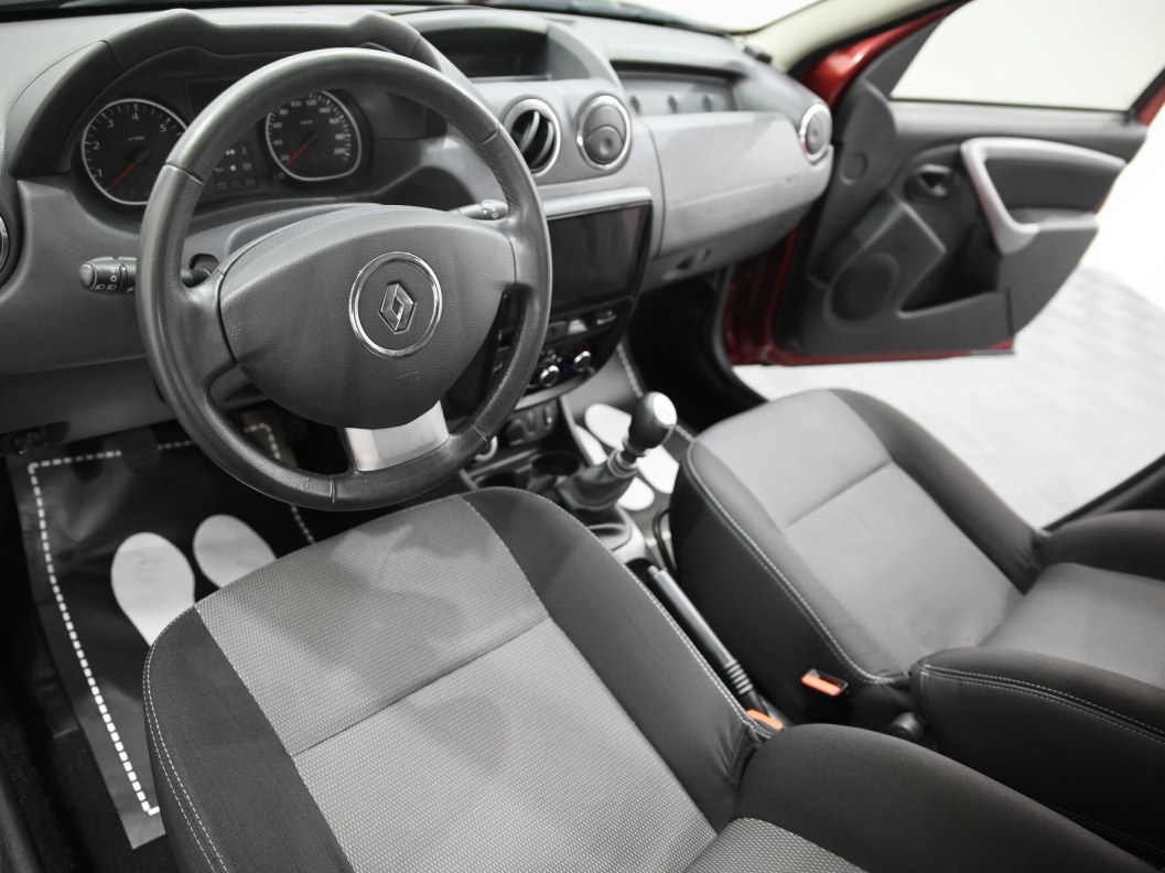 Renault Duster Luxe Privilege 2.0 МКПП, 2015 фото 6