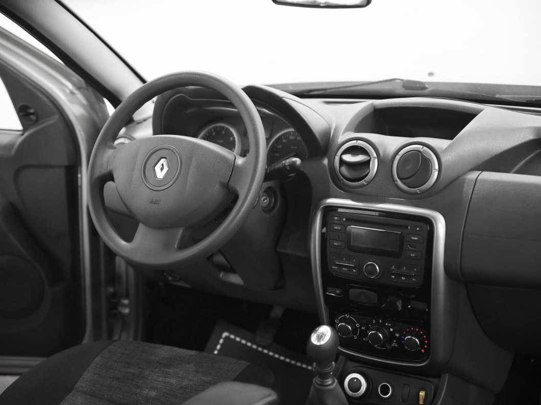 Renault Duster Privilege 1.6 МКПП, 2015 фото 9