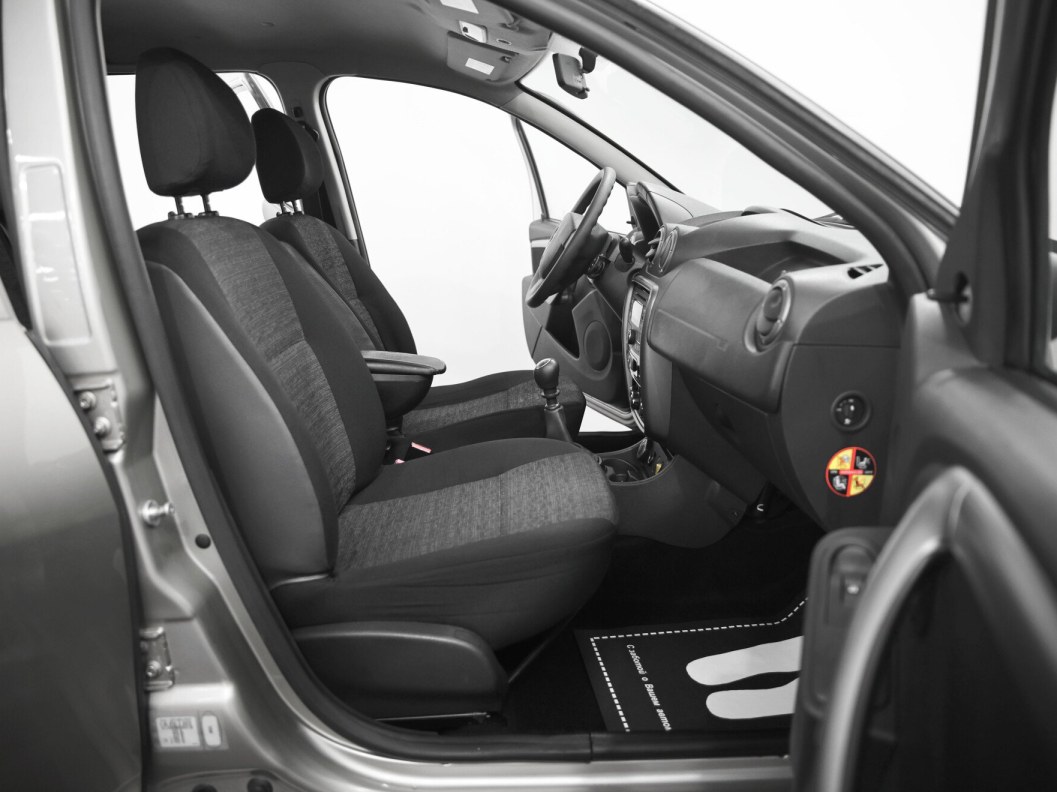 Renault Duster Privilege 1.6 МКПП, 2015 фото 10