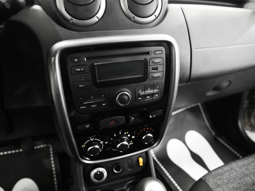 Renault Duster Privilege 1.6 МКПП, 2015 фото 13