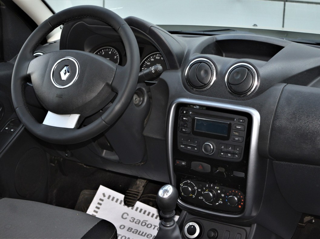Renault Duster Privilege 1.6 МКПП, 2015 фото 13