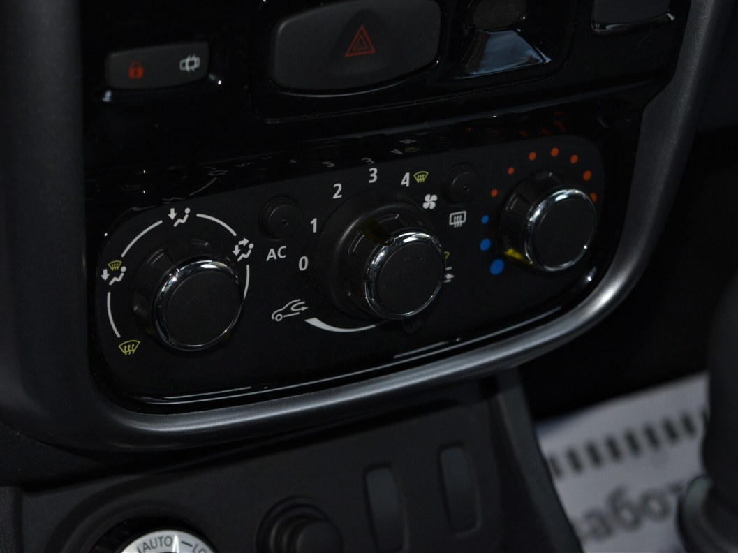 Renault Duster Privilege 1.6 МКПП, 2015 фото 17